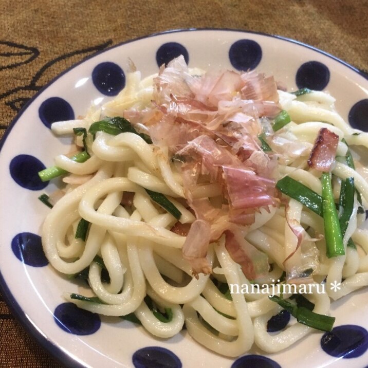 お昼にチャチャっと白だし焼うどん(ニラ&ベーコン)